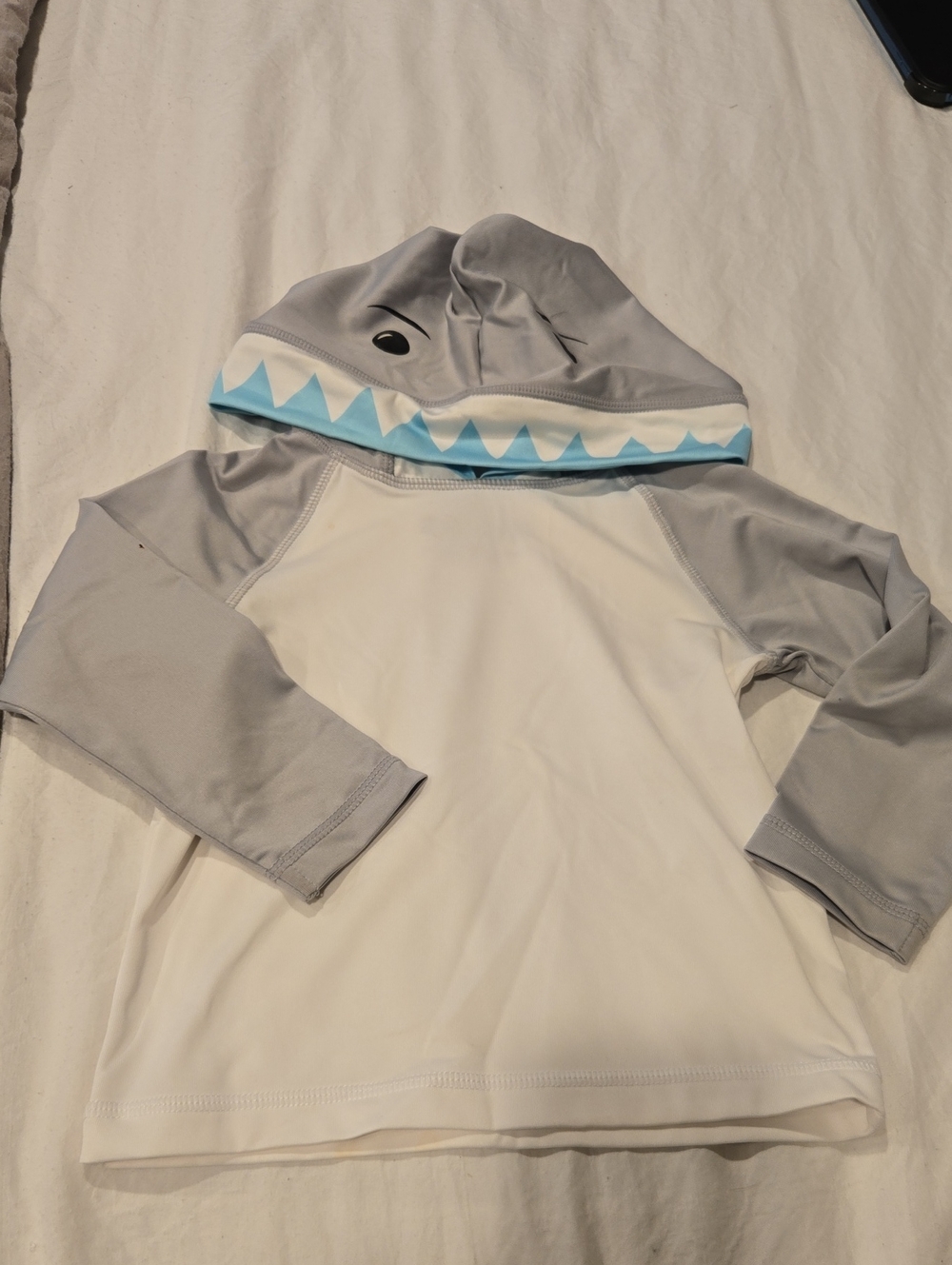 wonder nation 18 MO White & Gray Shark Hooded Rash Guard with Blue Teeth Trim